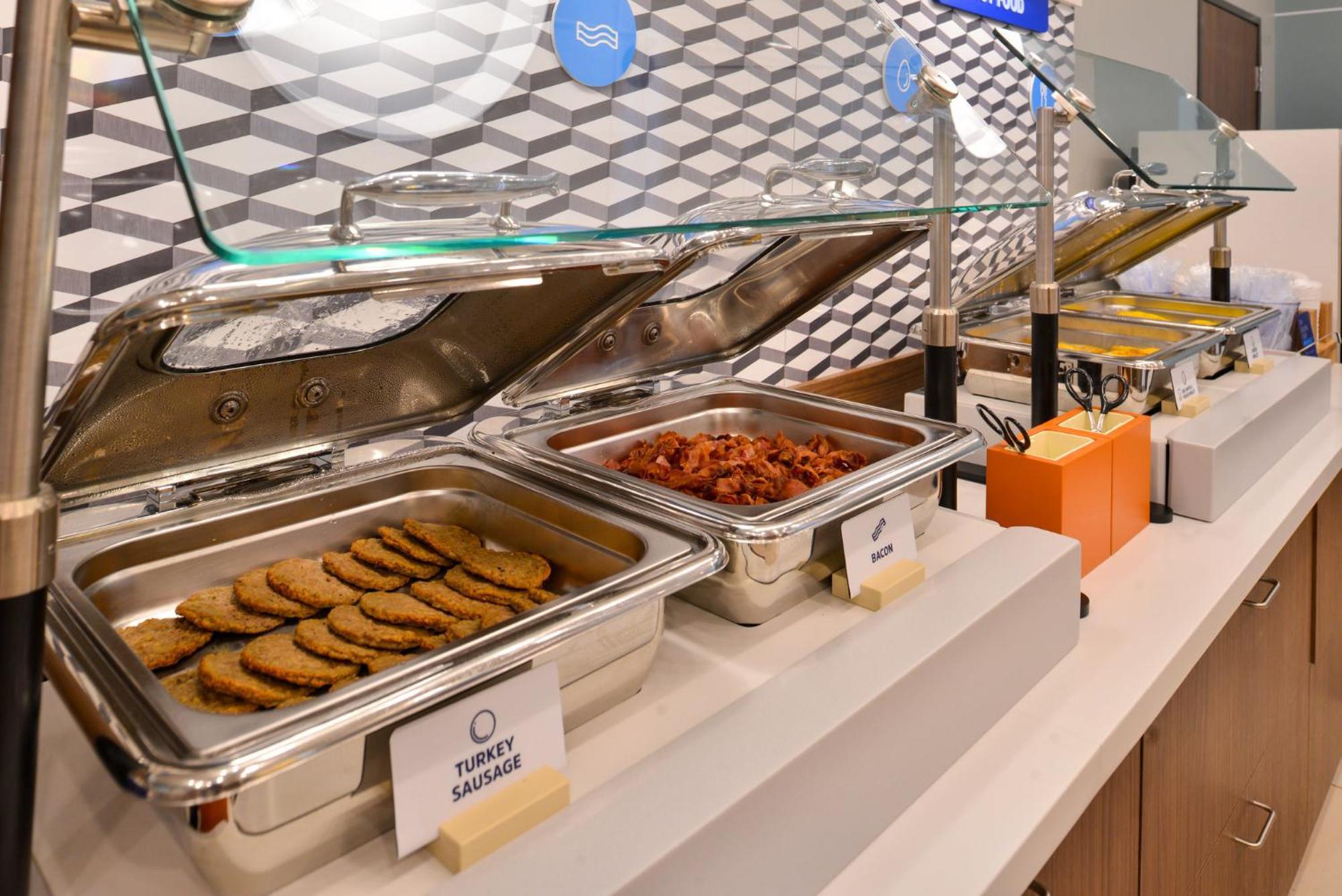 Holiday Inn Express & Suites Fresno Airport By Ihg Exteriér fotografie