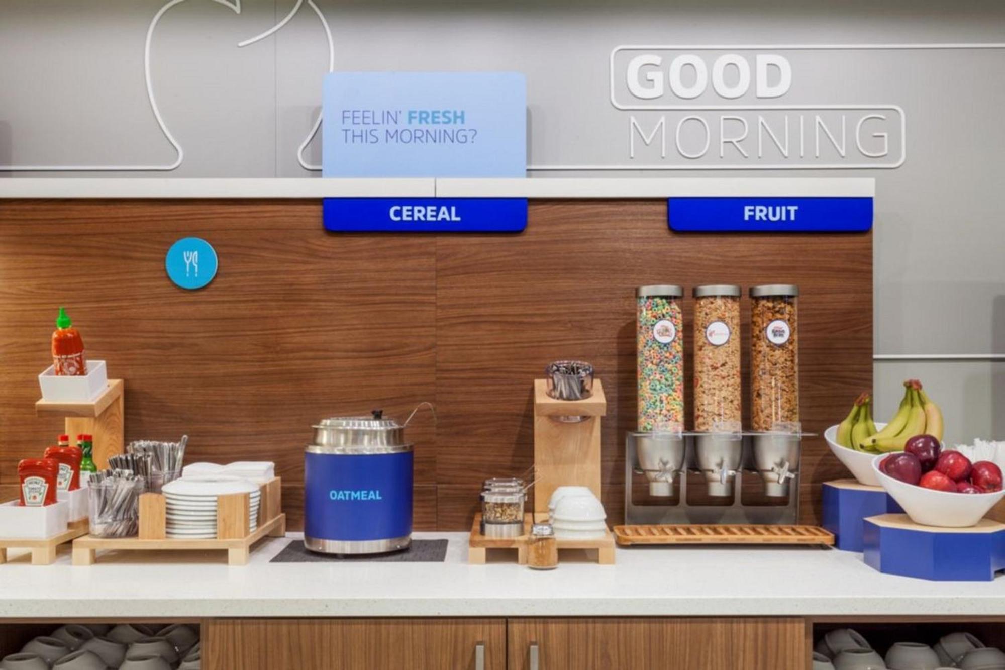 Holiday Inn Express & Suites Fresno Airport By Ihg Exteriér fotografie